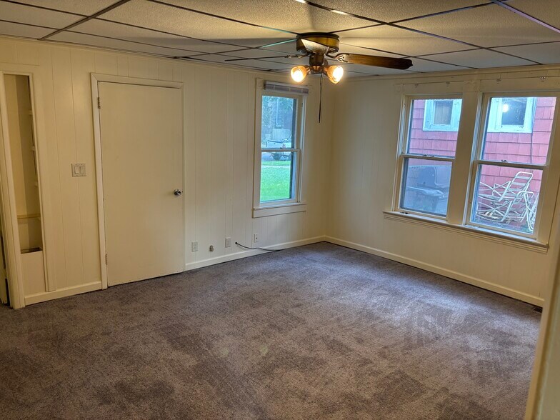 lower livingroom - 632 Blair Ave