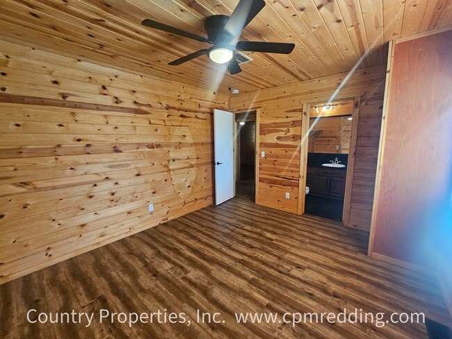 Building Photo - Country Living with 4 Bedrooms plus an Office!