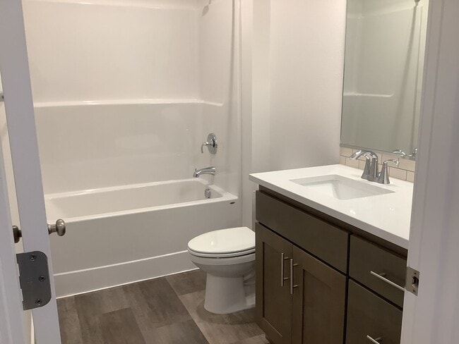 Building Photo - 4-Bedroom 3-Bathroom Townhouse style home