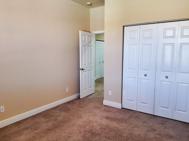Building Photo - 3 Bedroom 2.5 Bath Single Family home in V...