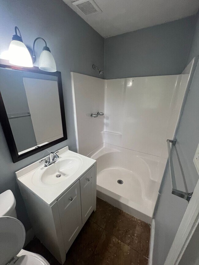 Building Photo - Huge 5 bedroom home in Lawrenceville NOW READY!