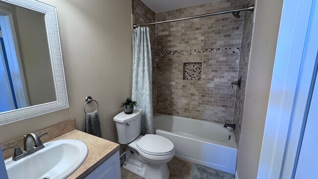 Building Photo - Coastal Living at Its Finest – Stylish 2BR...
