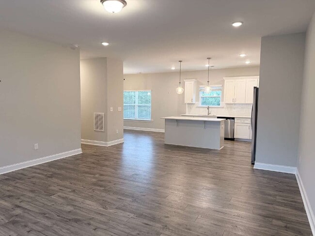 Building Photo - Spacious Townhome in The Springs of North Asheville