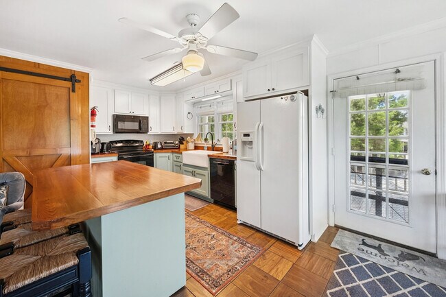 Building Photo - 256 Pioneer Loop