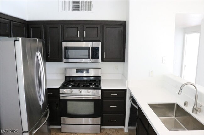 Building Photo - 50 Aura de Blanco St