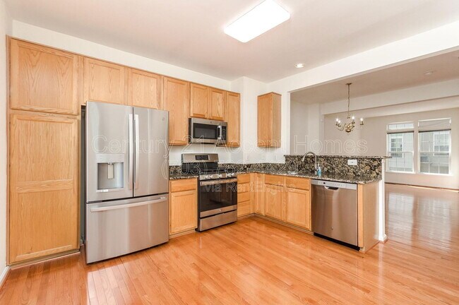 Building Photo - 1030 Harrison Cir