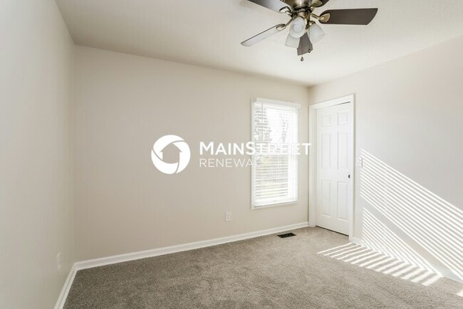 Building Photo - 3 Bedroom Pet-Friendly Home in GROVE CITY,...
