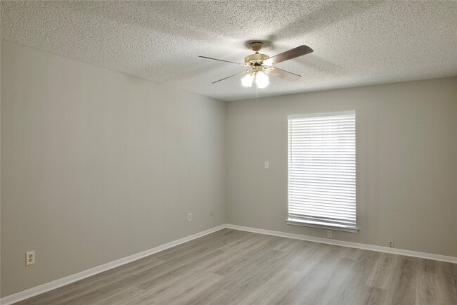 Building Photo - 3418 Green Fields Dr