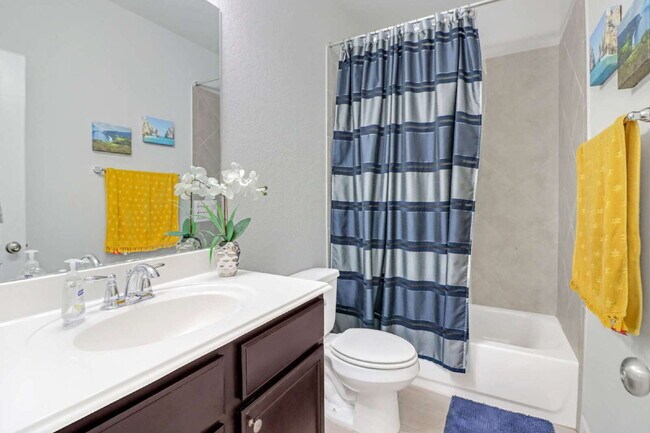 Building Photo - "Charming 3-Bedroom San Antonio Home with Granite Elegance - 1854 Sq Ft of Comfort!"