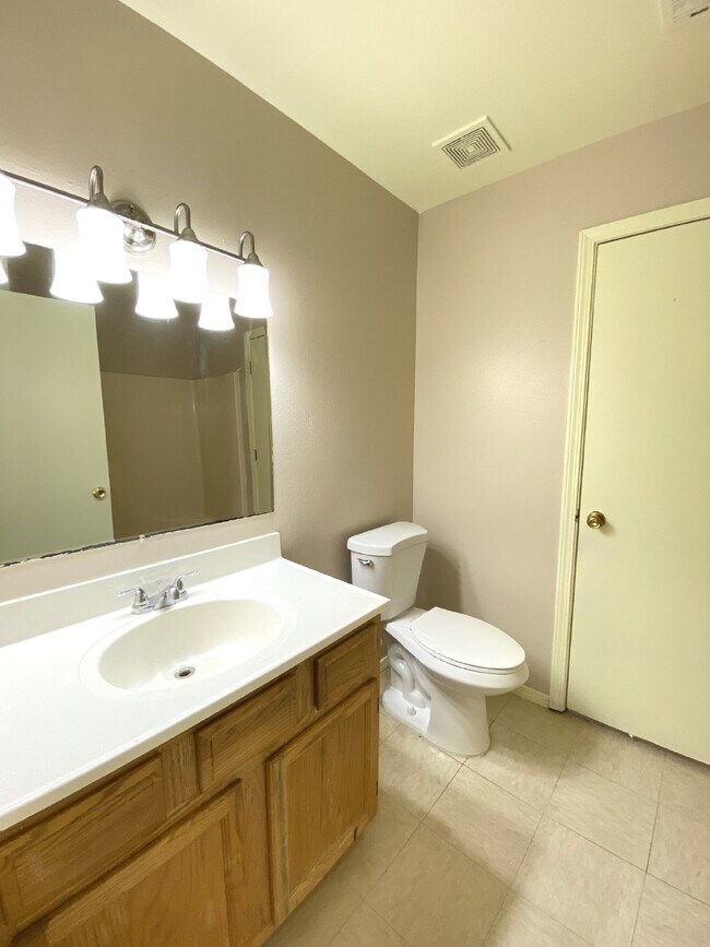 Building Photo - 2BR/1Bath - 4 Plex in Rio Rancho