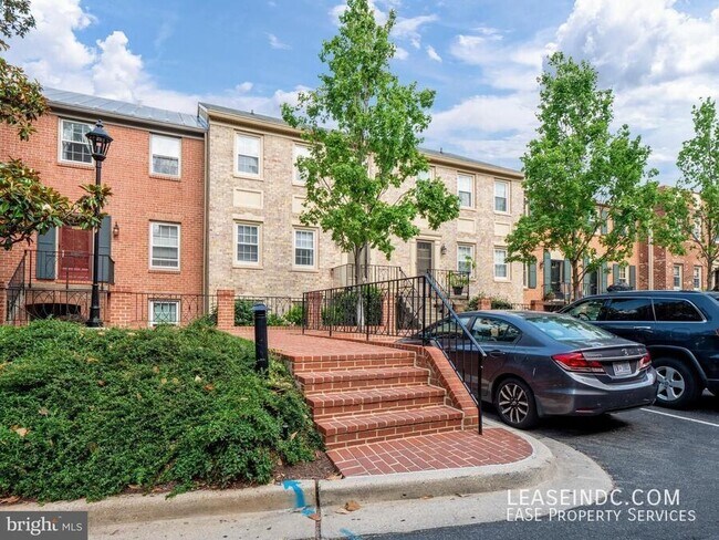 Building Photo - 1602 Beekman Pl NW