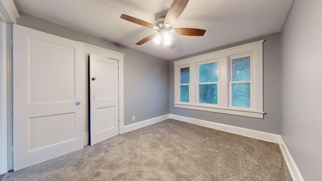 Building Photo - 252 Elmwood Dr
