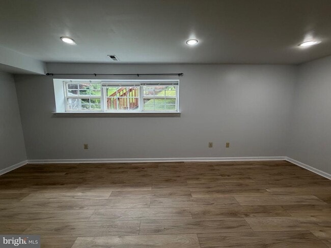 Building Photo - 323 Glenn Rose Cir