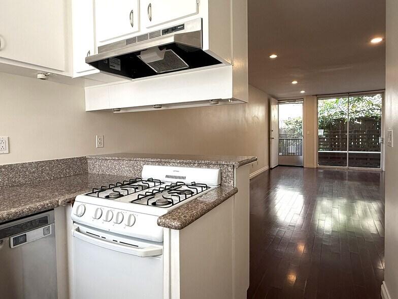 Building Photo - 11652 Chenault St