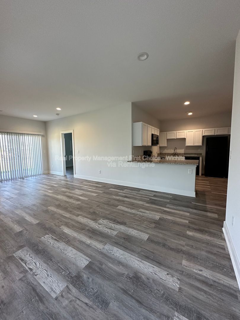 Building Photo - 5472 N Colburn Ct