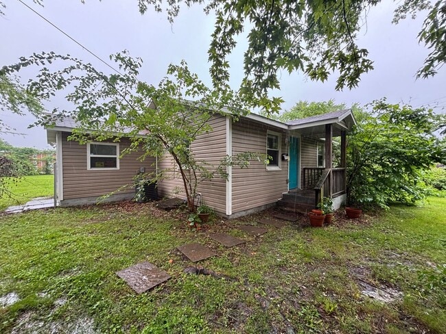 Primary Photo - Adorable 2 Bedroom 1 Bathroom Home!!