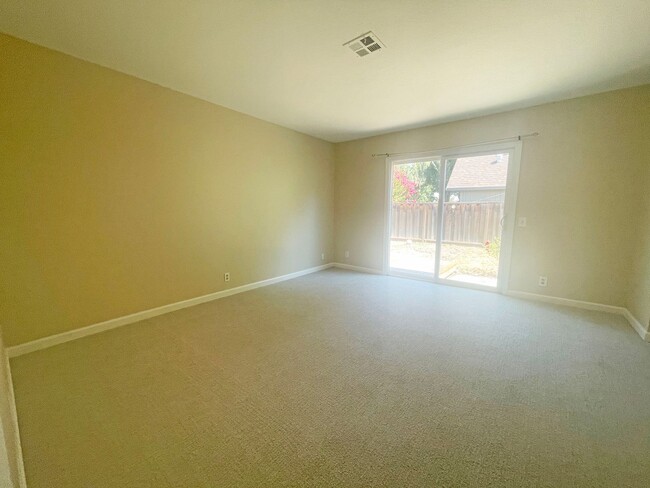 Building Photo - Charming 3/2 Gilroy
