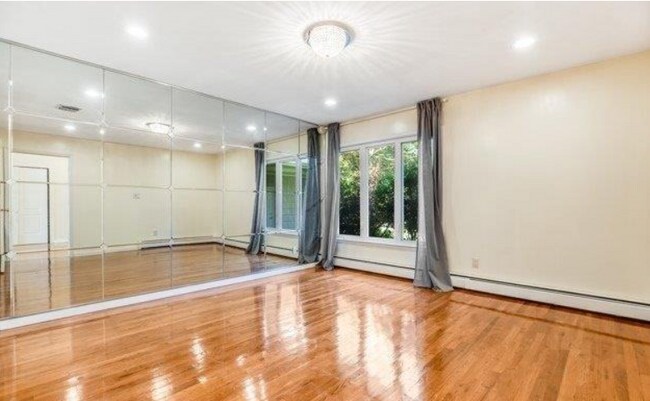 Building Photo - 434 S Marginal Rd