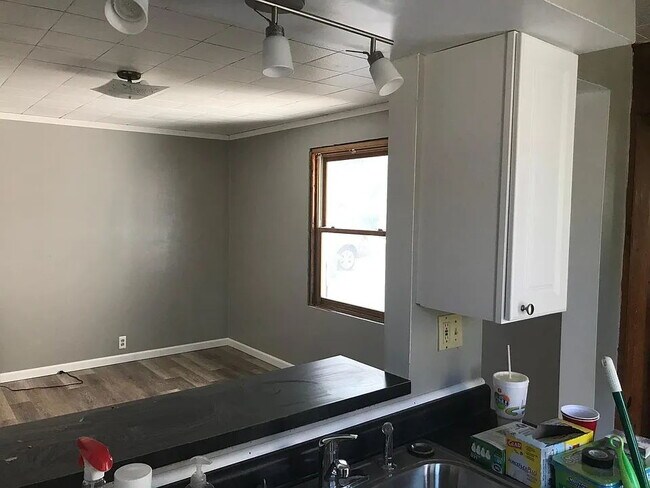 Building Photo - 340 Oakhill Ave