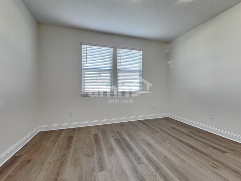 Building Photo - 11440 Bay Hl Cir