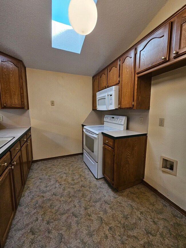 Building Photo - 2116 Westmore Dr