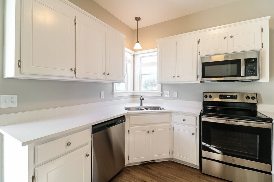 Building Photo - 14 Olde Charles Towne Ct