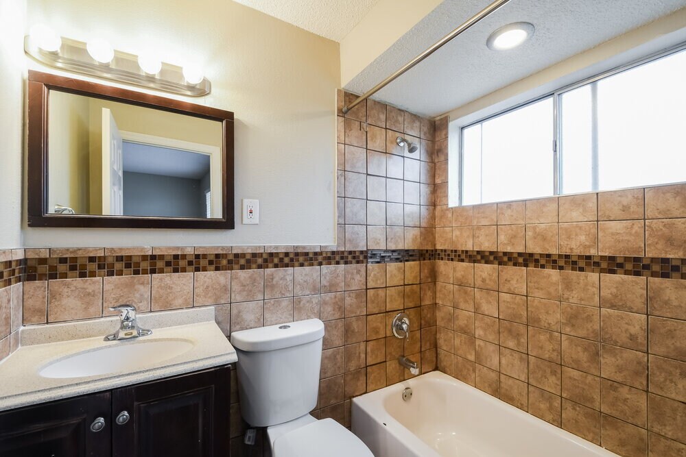 Building Photo - 2315 E Humes Ln