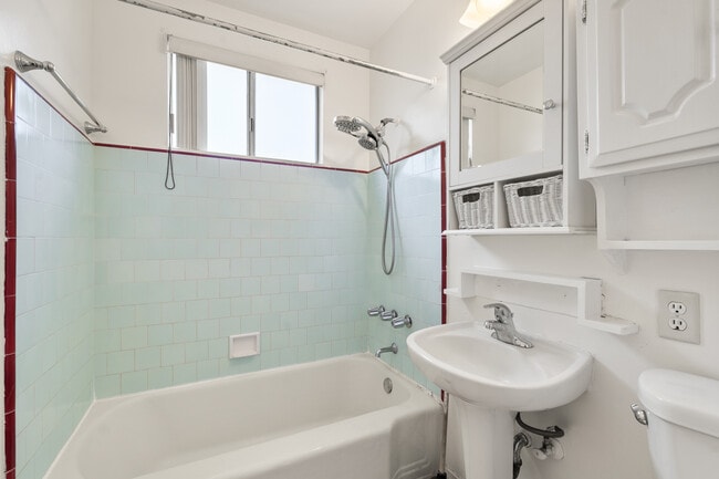 Building Photo - 327 N Avon St