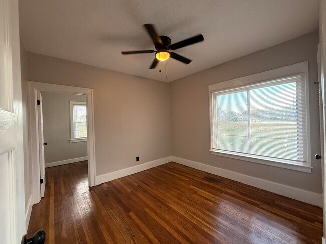 Building Photo - 4074 Virginia Park St