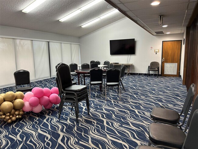 Building Photo - 6770 Royal Palm Blvd