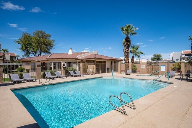 Building Photo - COMING SOON! Spacious 1 Bed 1 Bath Condo i...