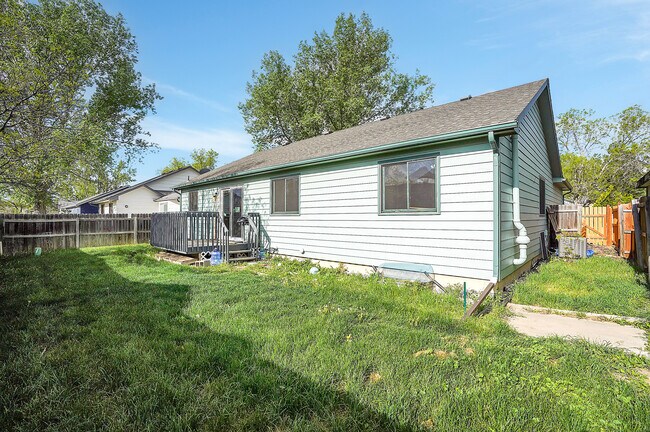 Building Photo - 866 S Buckeye Dr