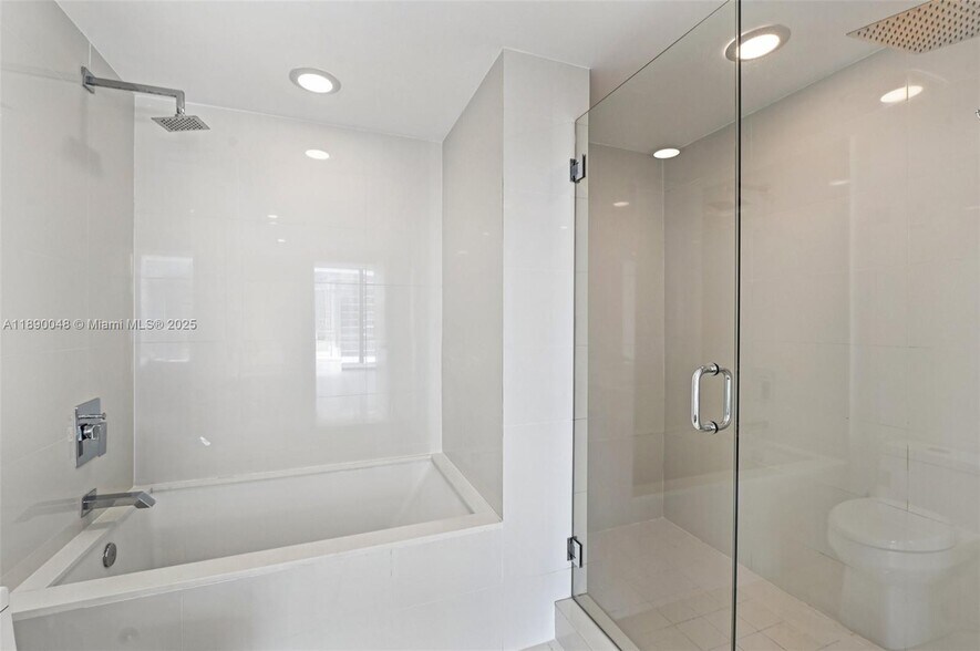 Building Photo - 1300 S Miami Ave