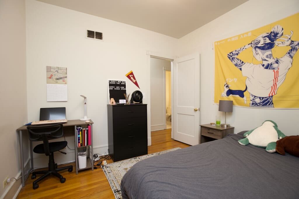 Building Photo - 6717 N Sheridan Rd