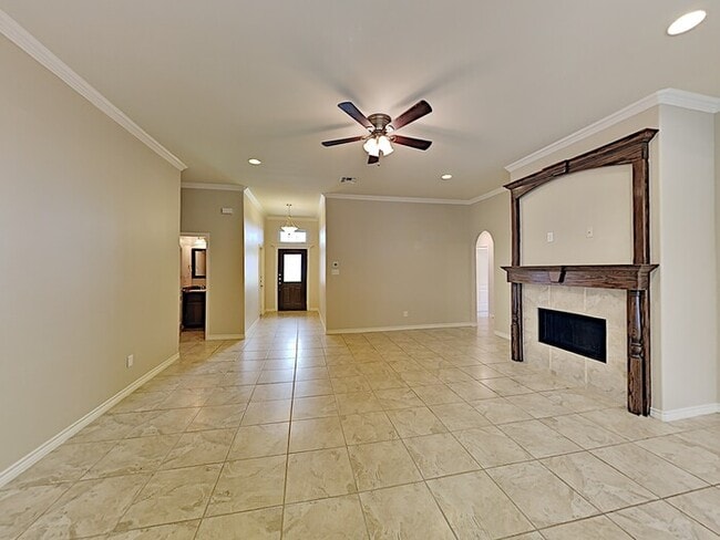 Building Photo - *No Application Fee* $500 Off 1st Month - ...