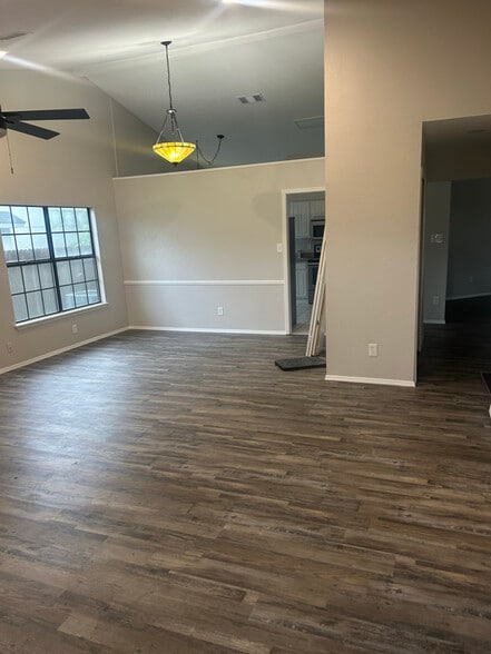 Building Photo - 4312 Avon Ct