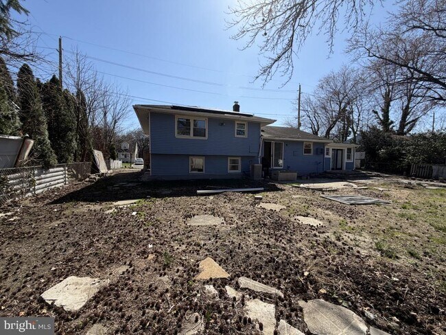 Building Photo - 322 W Nicholson Rd