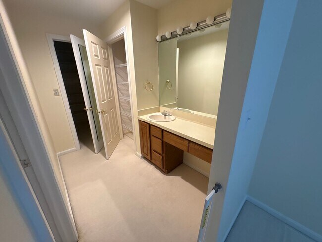 Building Photo - 401 Browning Ln