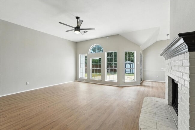 Building Photo - 10405 Belfort Dr