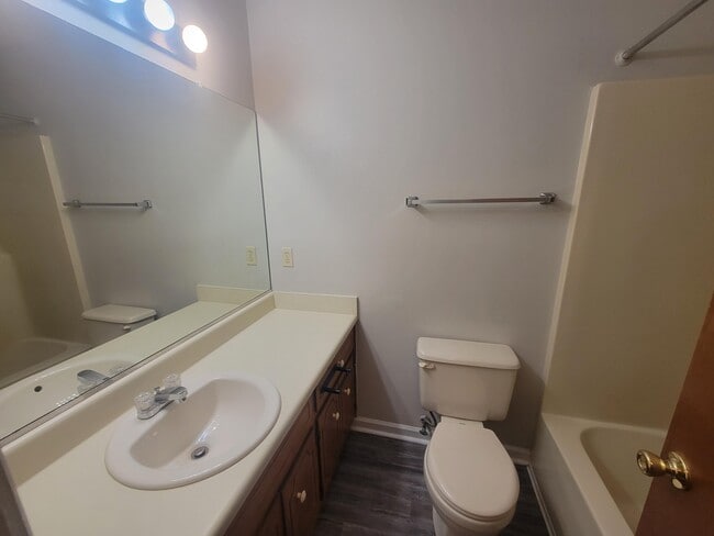 Building Photo - 3914 Almon Dr