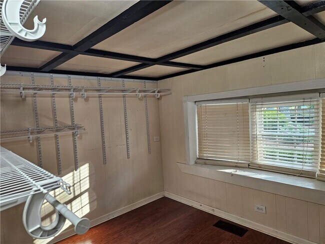 Building Photo - 1455 Courtney Ln