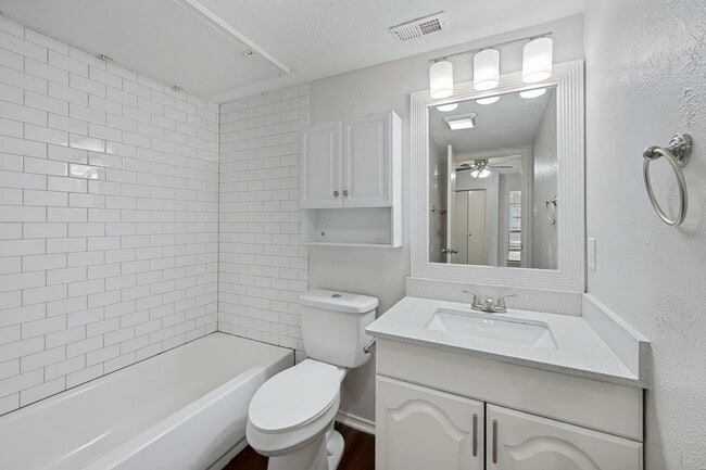 Building Photo - 117 Peachtree Ct