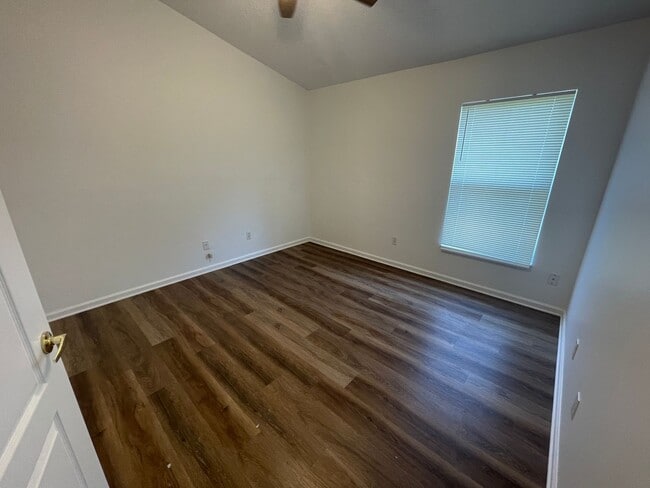 Building Photo - 3 Bedroom/2 Bathroom SFH in Lake Griffen E...