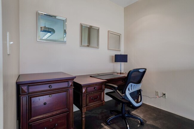 Building Photo - Fully Furnished Mid-Term 2-Level Condo | 1,549 Sq Ft | Private Parking | Shared Living