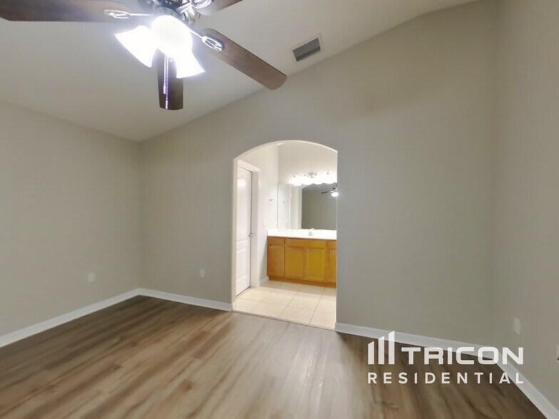 Building Photo - 231 Debary Dr