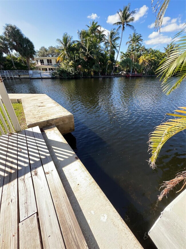 Building Photo - 1814 E Oakland Park Blvd