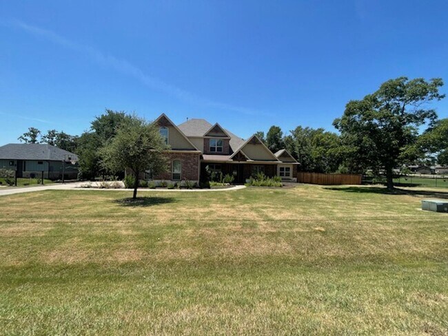 Building Photo - 7380 Granville Dr