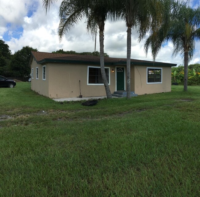 Building Photo - 3302 Meadow Ln