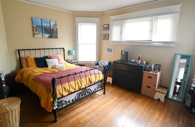 Bedroom 1 - 2027 Baringer Ave