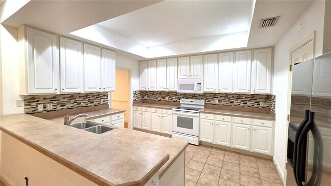 Building Photo - 381 1st Ave SW